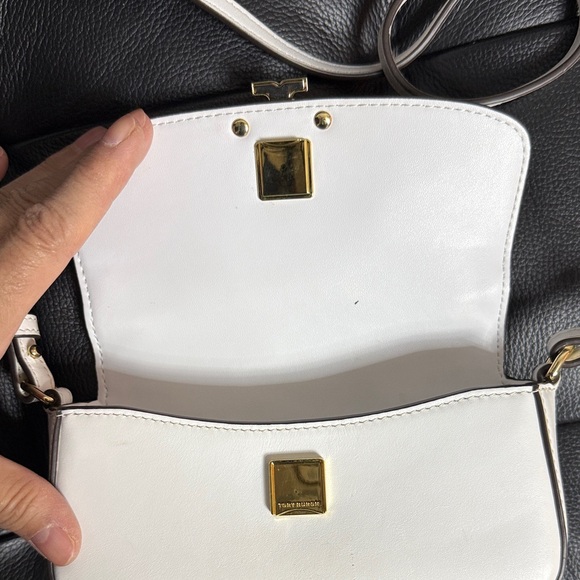 Tory Burch White Leather Crossbody Bag with Gold Logo - Picture 12 of 16